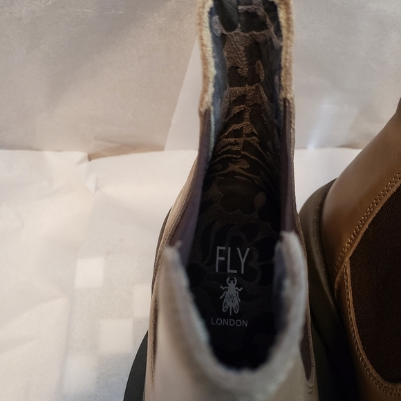 Fly London Women's Salv' Chelsea Chunky Lugged Wedge Boot Size 10.US 41… - Picture 5 of 9